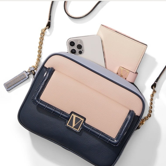 Victoria Secret Pocket Crossbody - Picture 3 of 4